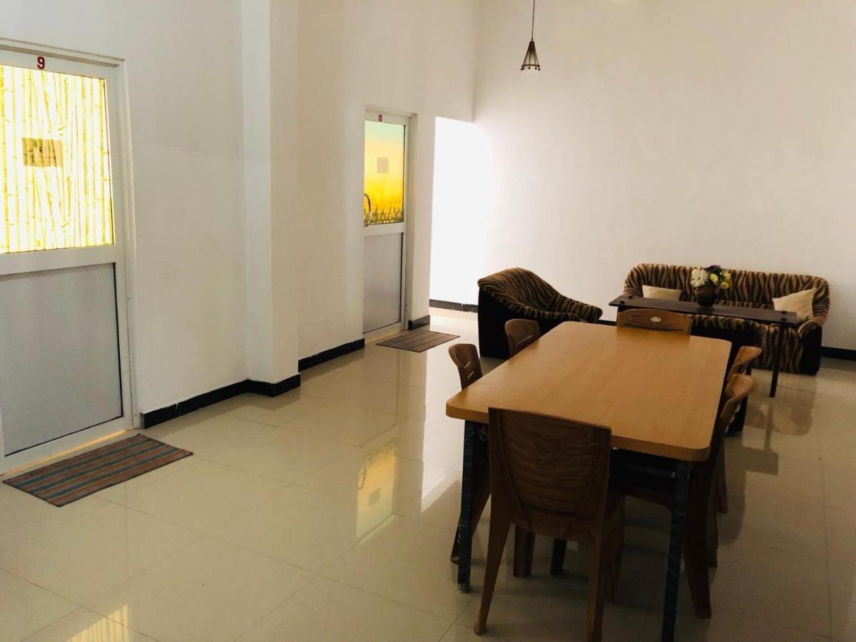 Suisse Villa Kandy Extérieur photo